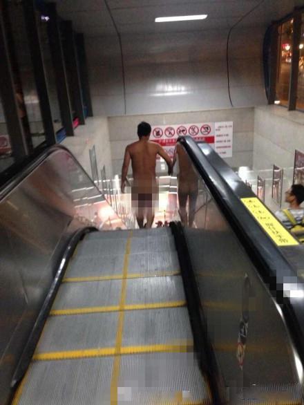 全裸男子冲安检跑进成都地铁站